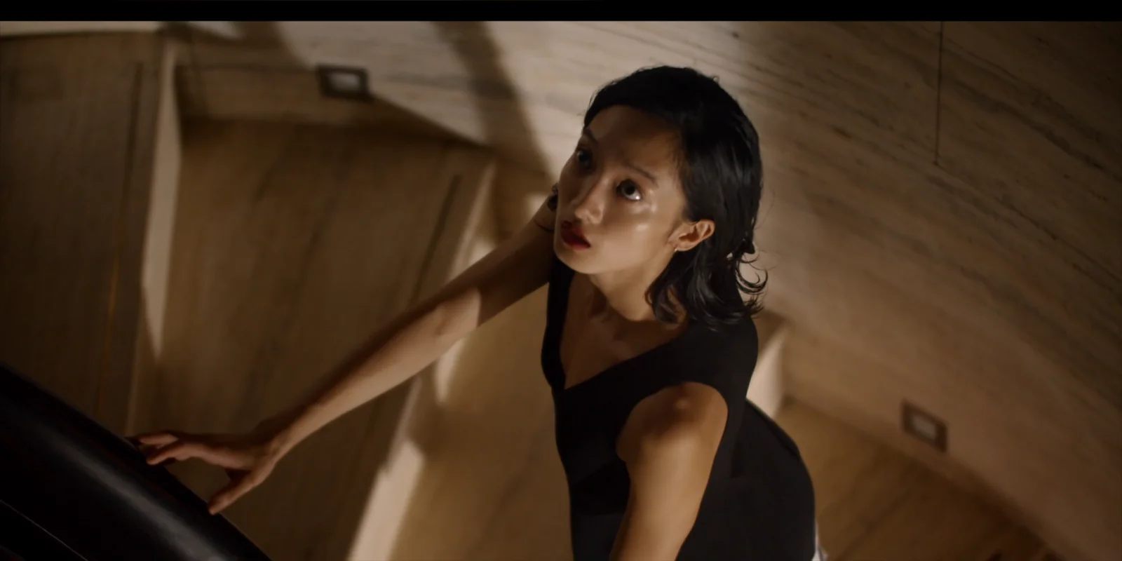 Lian Ju Construction — Portrait on the curved stairway