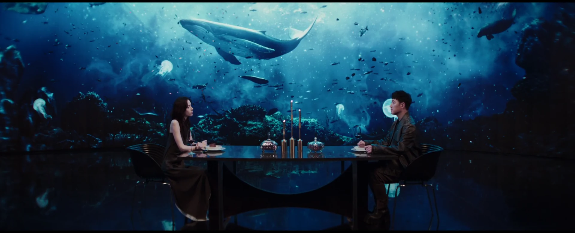 Will Pan and Charlize Lamb share a candlelit dinner inside an immersive underwater world.