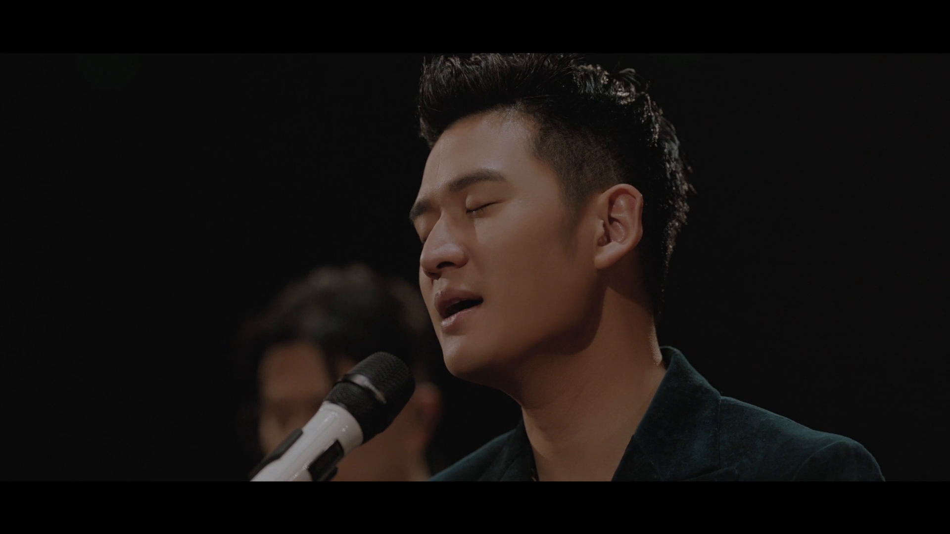 A close, unguarded performance